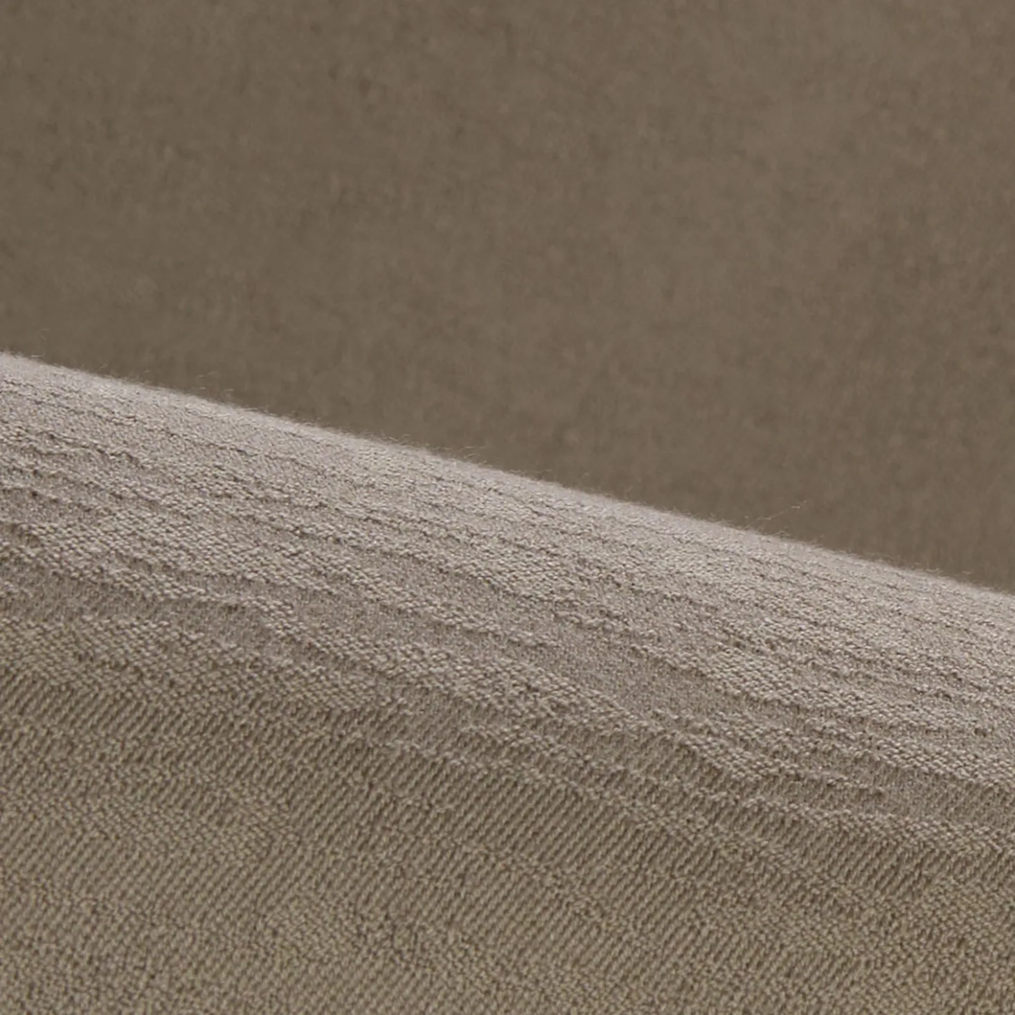 Bett Jukai Pur mit Stegbetthaupt(Baumwollstoff Ondula Taupe, Buche, 140 x 200 cm, mit Betthaupt und Betthaupthousse)