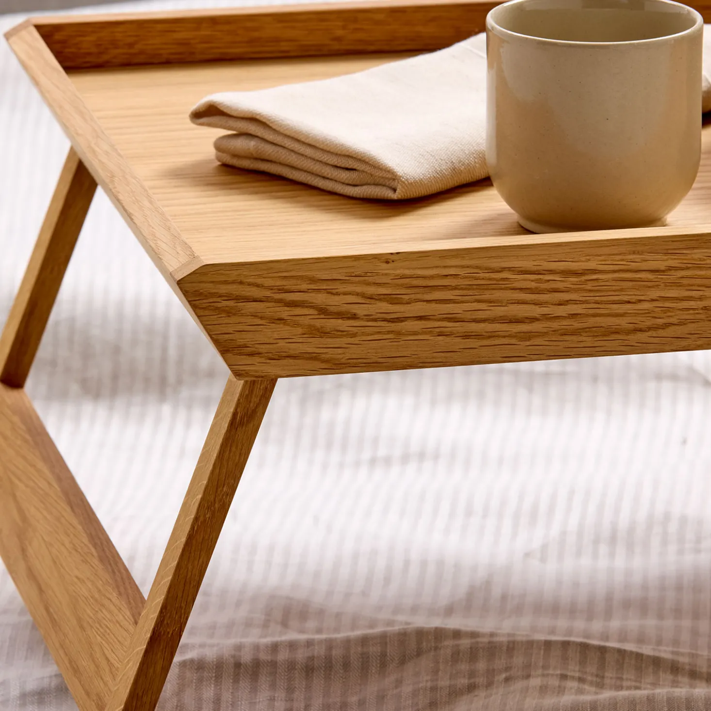 Tabletttisch Torebu aus Eiche