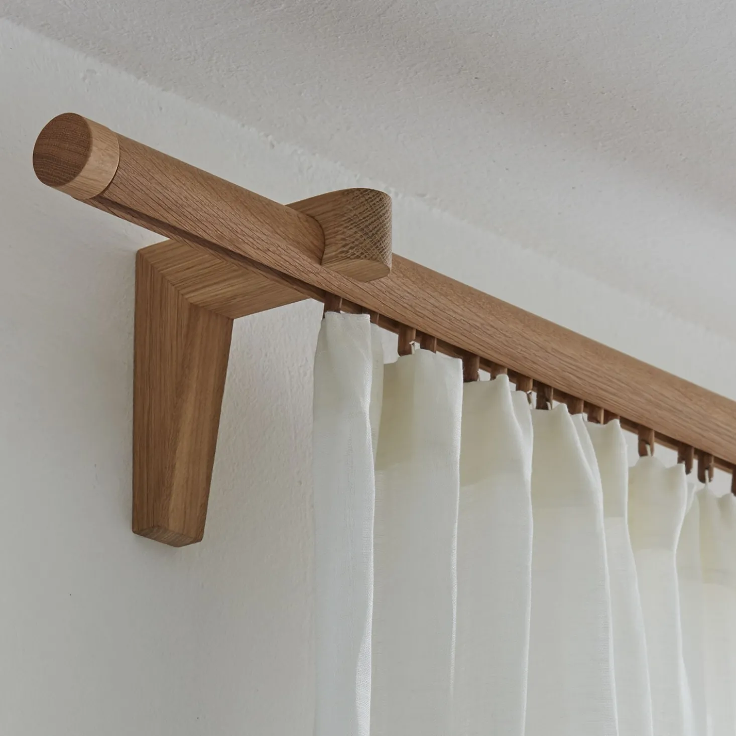 Vorhangstange Listellorund, 1-läufig, inkl. Abdeckkappen (Buche, 200cm)